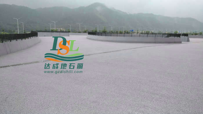 透水地坪又称为透水混凝土路面,环境友好混凝土。